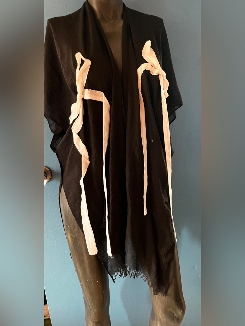 Women’s 
swimsuit coverup 
Kimono 
Steve Madden 
New